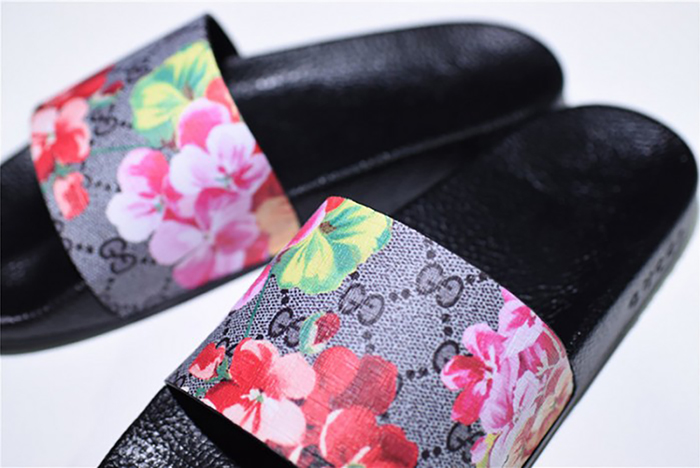 G*u*i leather slide sandal with flower  0400088498707