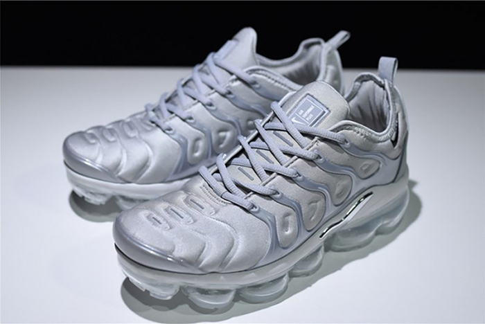 Nike VaporMax Plus "Triple White" Pure Platinum mens 924453-100