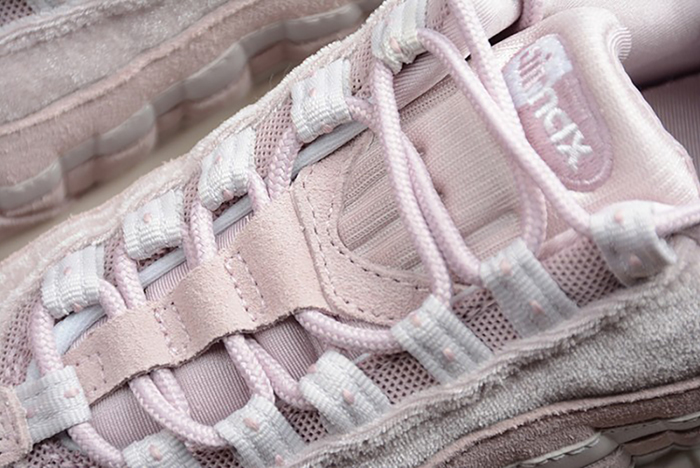 NIKE womens AIR MAX 95 DELUXE "PARTICLE ROSE" Particle Rose AA1103-600