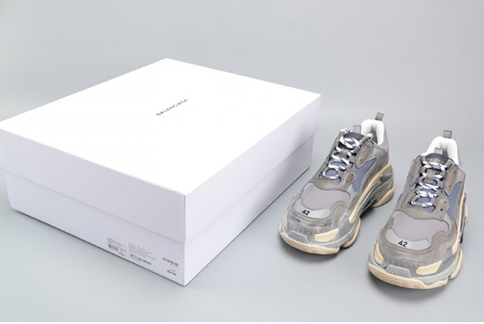 BALENCIAGA 17FW TRIPLE S WASHED SHOW SNEA GREY MENS AED2900