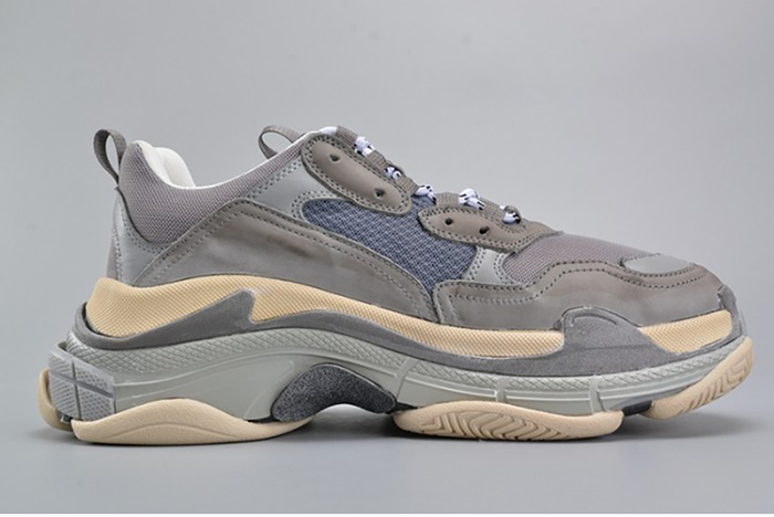 BALENCIAGA 17FW TRIPLE S WASHED SHOW SNEA GREY MENS AED2900