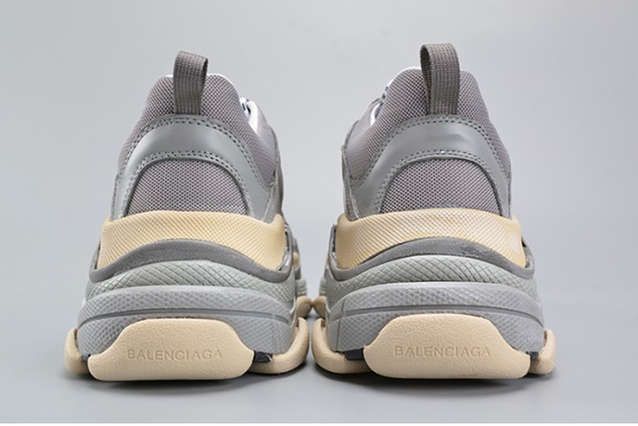 BALENCIAGA 17FW TRIPLE S WASHED SHOW SNEA GREY MENS AED2900