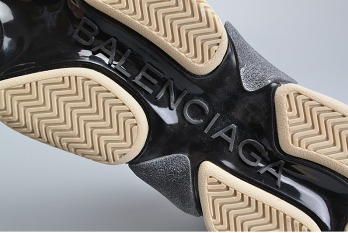 BALENCIAGA 17FW TRIPLE S WASHED SHOW SNEA GREY MENS AED2900