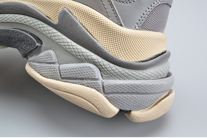 BALENCIAGA 17FW TRIPLE S WASHED SHOW SNEA GREY MENS AED2900