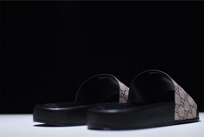 G*u*i leather slide sandal with plaid bee