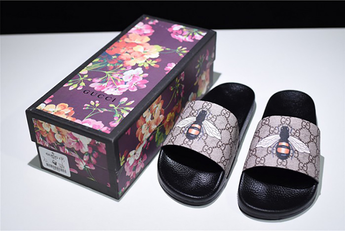 G*u*i leather slide sandal with plaid bee