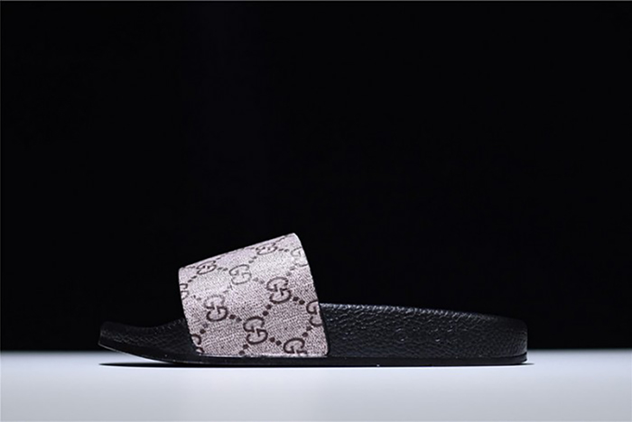 G*u*i leather slide sandal with plaid