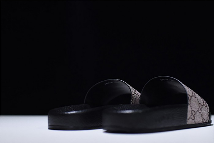 G*u*i leather slide sandal with plaid