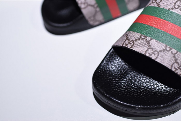 G*u*i leather slide sandal with bee