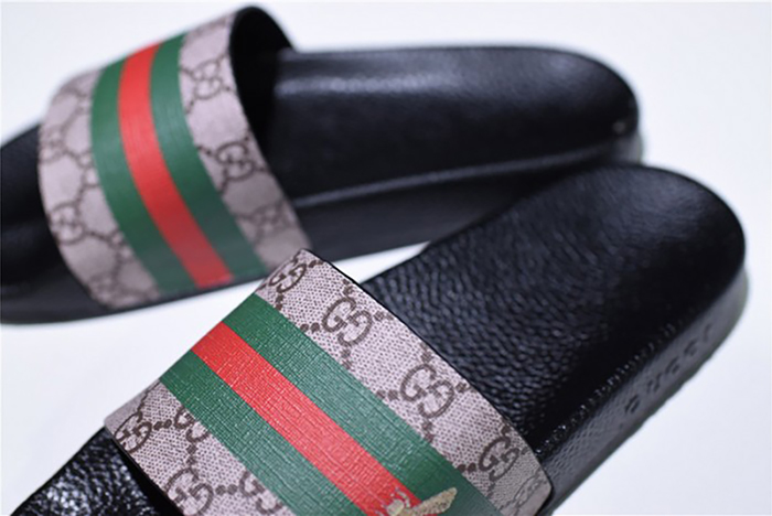 G*u*i leather slide sandal with bee