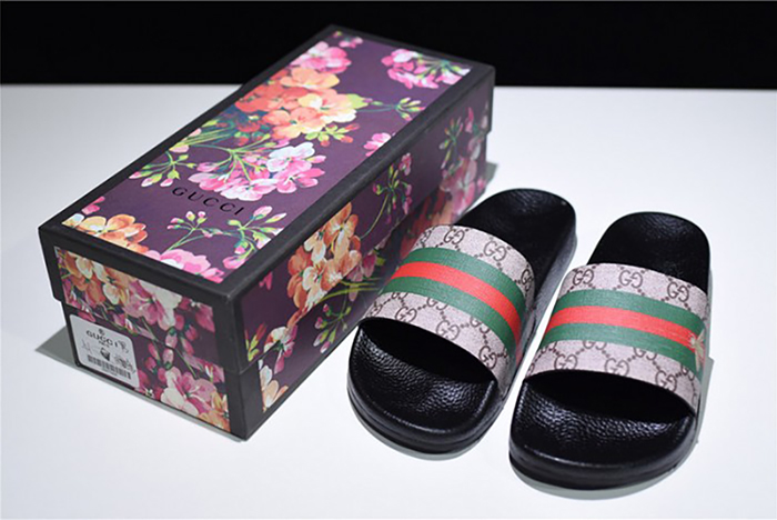 G*u*i leather slide sandal with bee