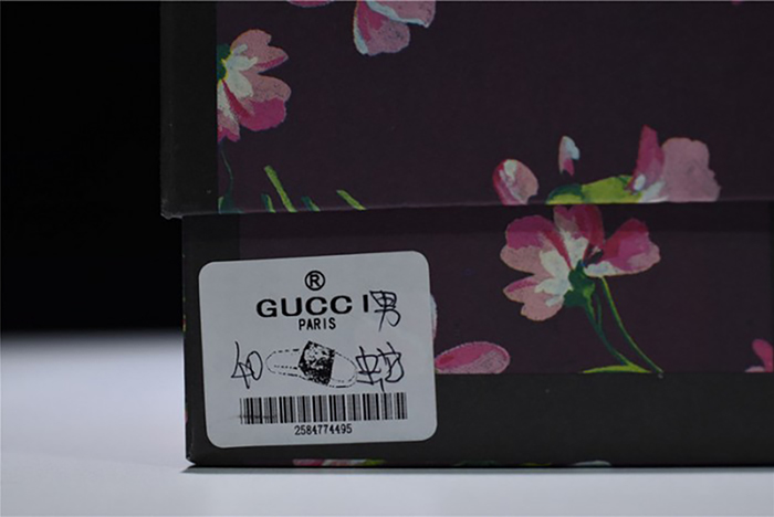 G*u*i leather slide sandal with snake