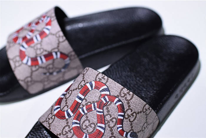 G*u*i leather slide sandal with snake