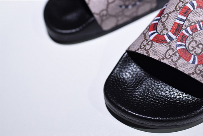 G*u*i leather slide sandal with snake