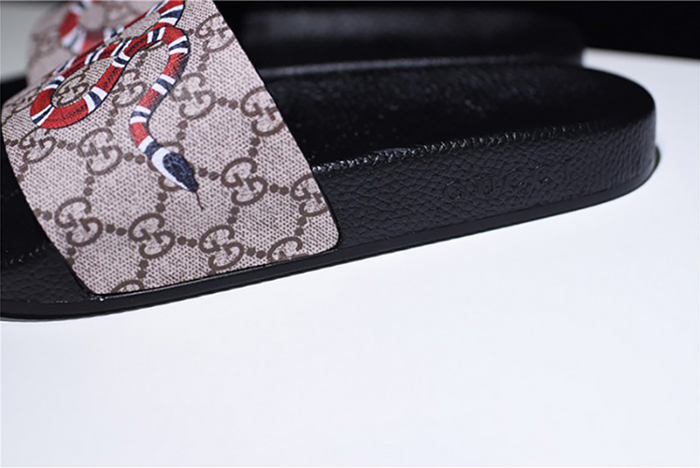 G*u*i leather slide sandal with snake