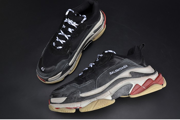 BALENCIAGA 17FW TRIPLE S TRAINER BLACK/ RED MENS W05M23972