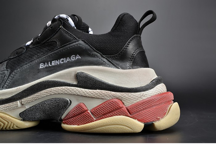 BALENCIAGA 17FW TRIPLE S TRAINER BLACK/ RED MENS W05M23972