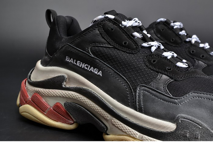 BALENCIAGA 17FW TRIPLE S TRAINER BLACK/ RED MENS W05M23972