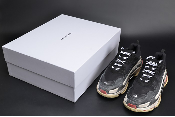BALENCIAGA 17FW TRIPLE S TRAINER BLACK/ RED MENS W05M23972