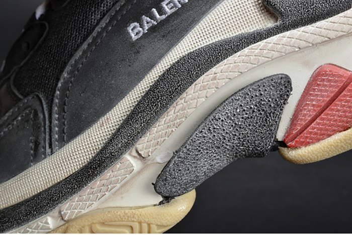 BALENCIAGA 17FW TRIPLE S TRAINER BLACK/ RED MENS W05M23972