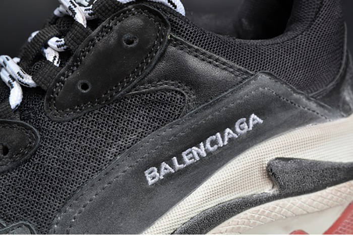 BALENCIAGA 17FW TRIPLE S TRAINER BLACK/ RED MENS W05M23972